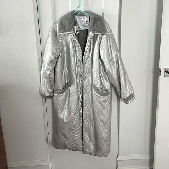 The 60 Cosmo Faux Fur Coat - Picture 6 of 8